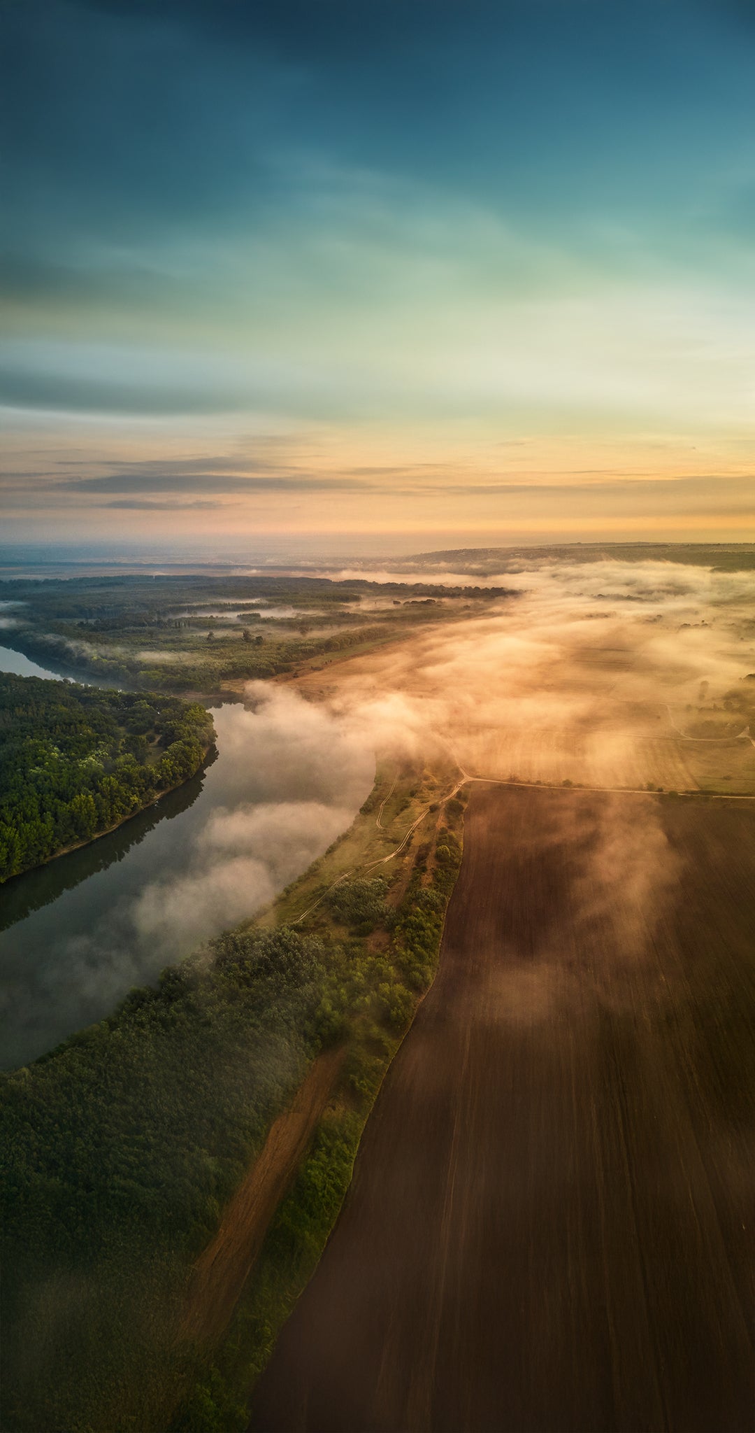 Sonnenaufgang über natürlicher Landschaft – Symbol für natürlichen Lebensstil mit We Are Naturals